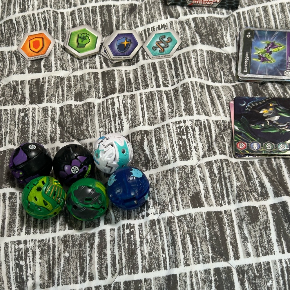 Bakugan Armored Alliance and Geogan of 6 Figures And 3 magnet Cards and 18 Cards